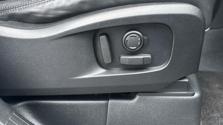 Land Rover Defender 2.0 D240 SE 110 5dr Auto Diesel Estate